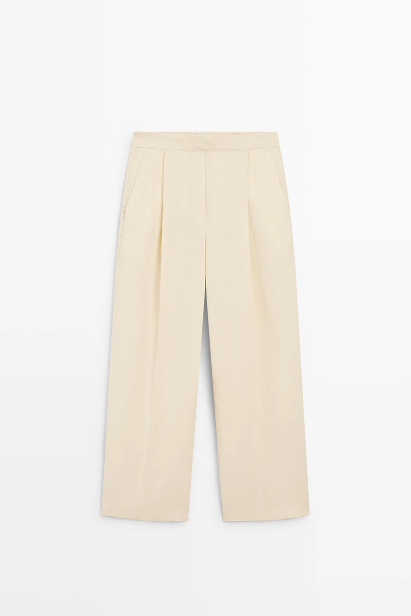 Flowing trousers with pleats