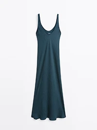 Round neck satin dress