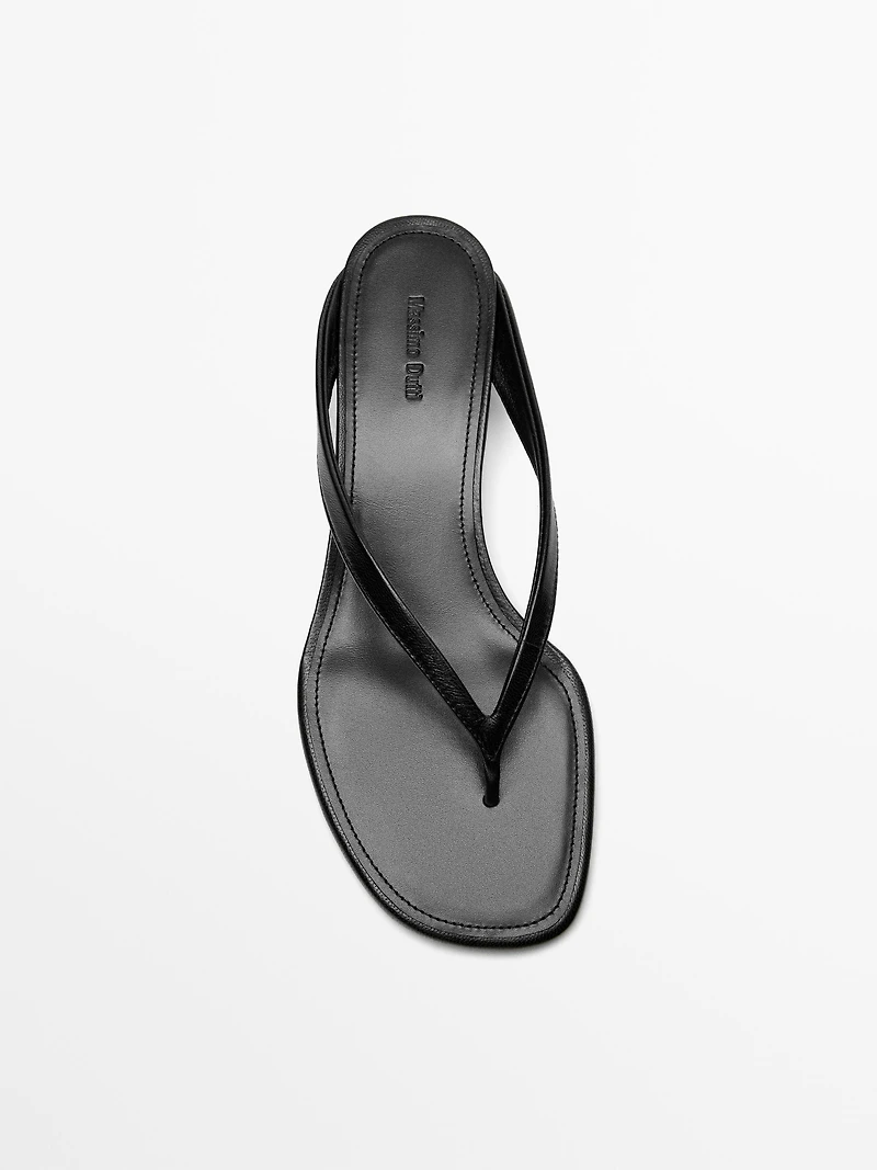 Mid-heel sandals with toe divider