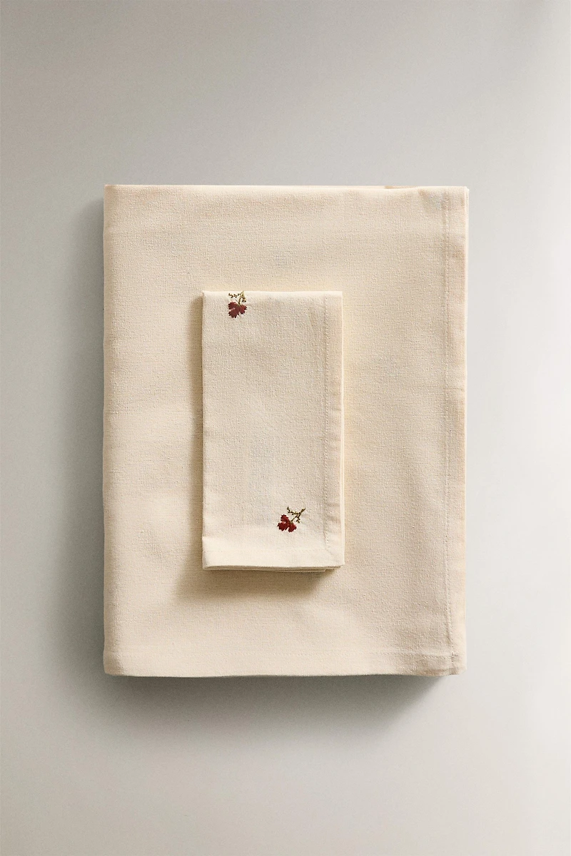 EMBROIDERED COTTON TABLECLOTH