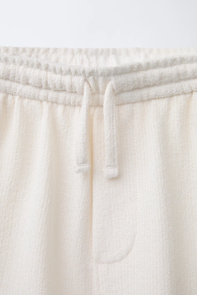 SLIM FIT TEXTURED TOWEL SHORTS