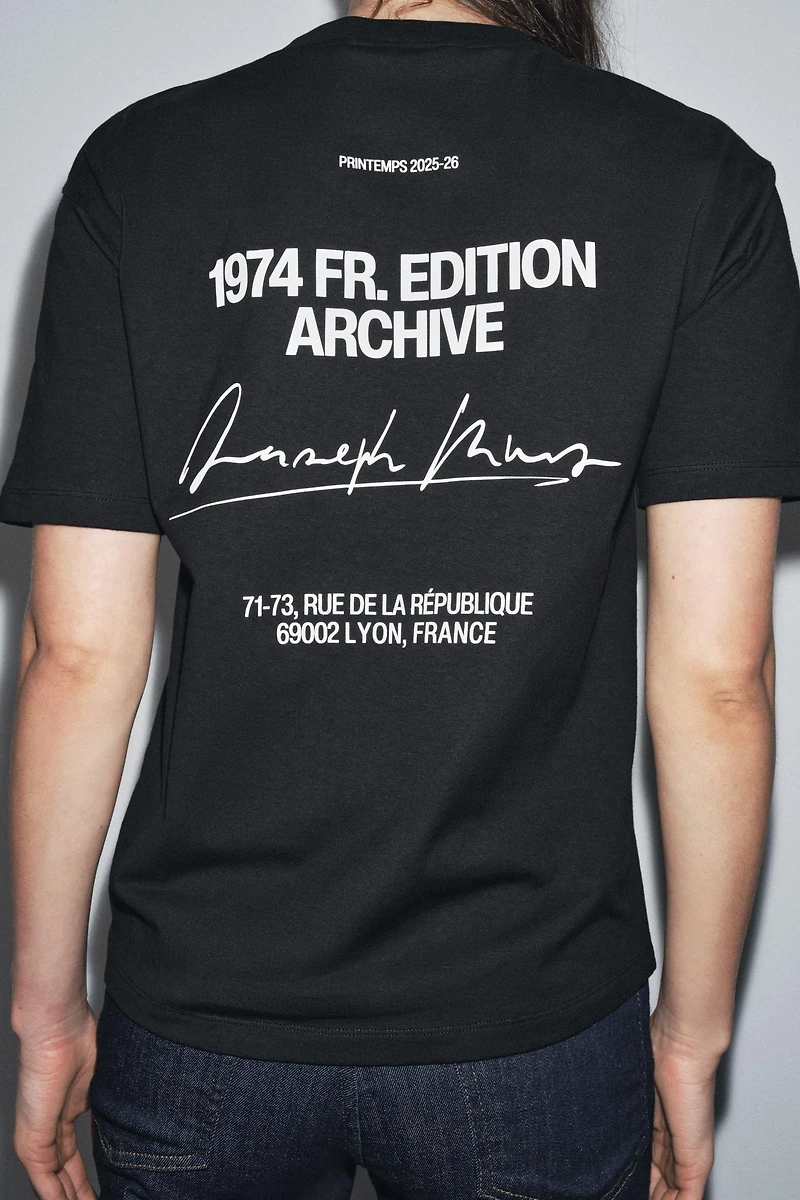CONTRAST TEXT T-SHIRT