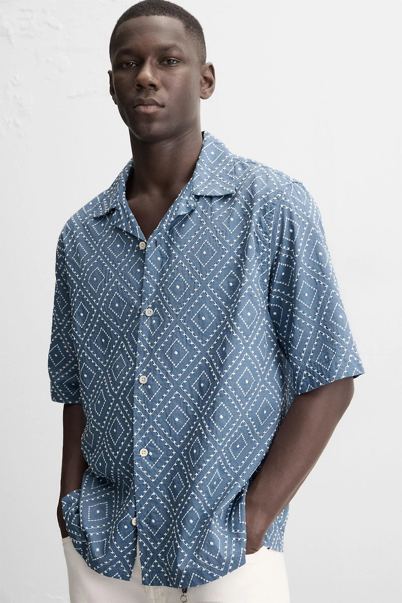 CONTRAST EMBROIDERY SHIRT