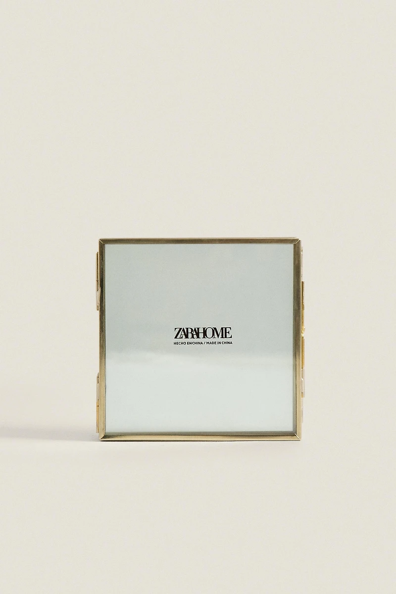 MULTIPLE PICTURE FRAME