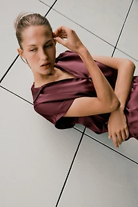 BELTED SATIN EFFECT SHIRT