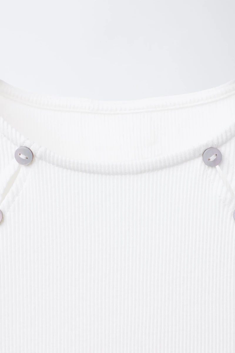 RIBBED BUTTON T-SHIRT