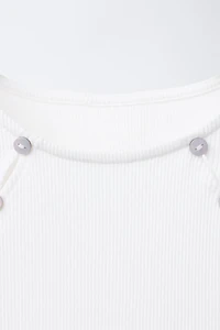 RIBBED BUTTON T-SHIRT