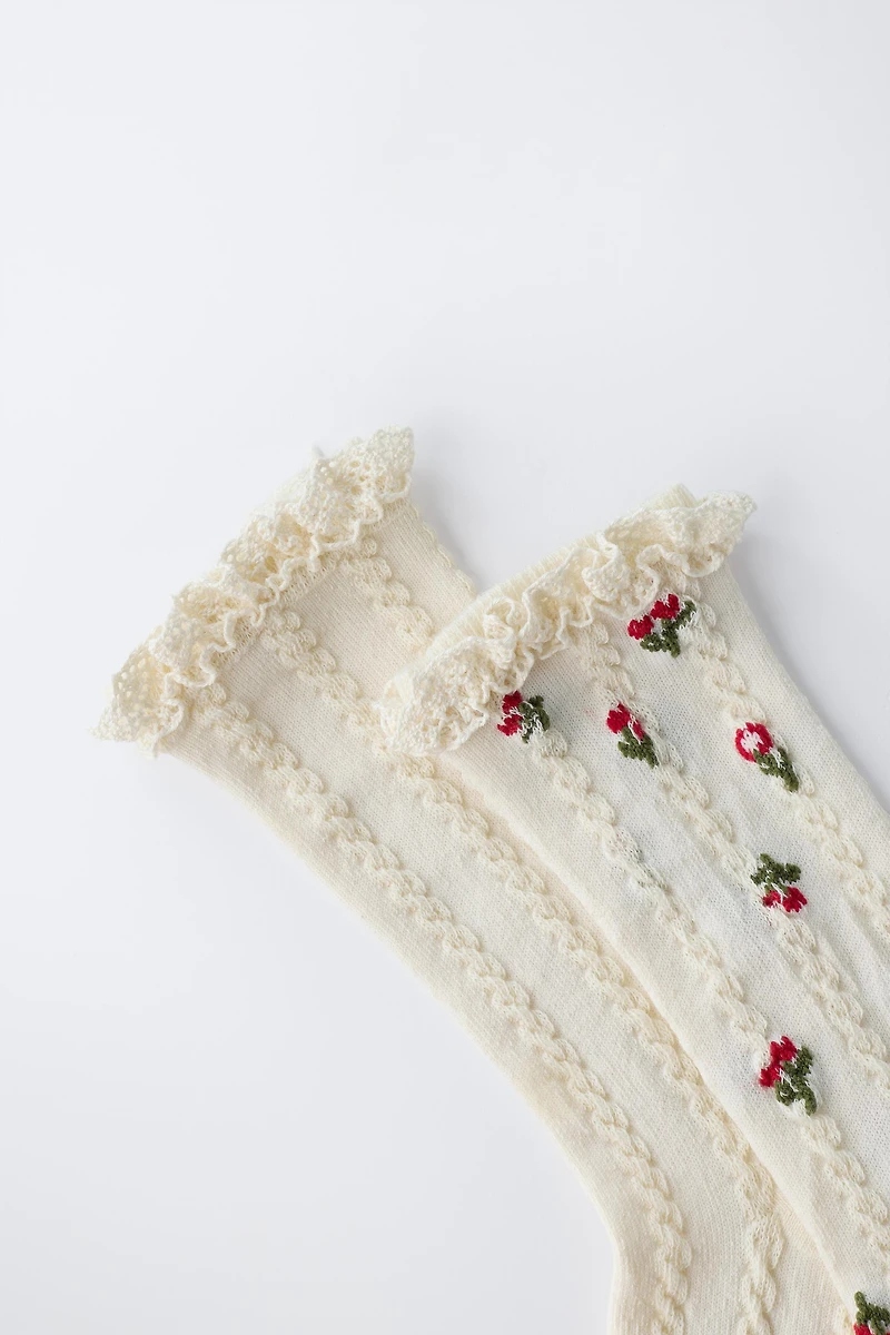 EMBROIDERED FLORAL LACE SOCKS