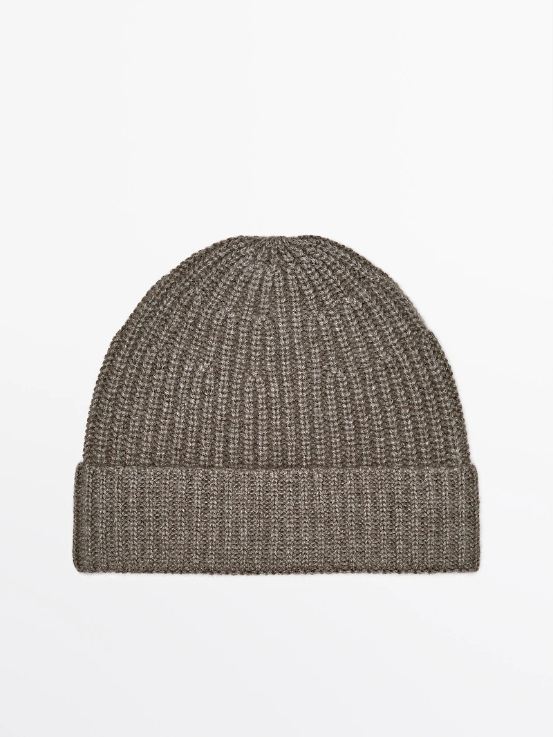 Ribbed 100% cashmere beanie