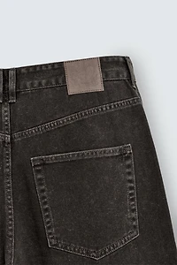 RELAXED FIT PANTS WITH ROTATED SEAM