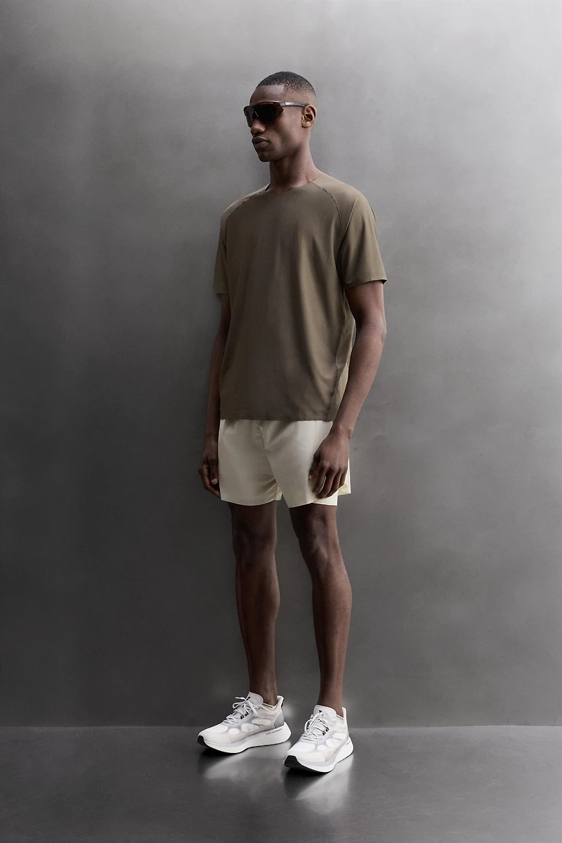 COLORBLOCK TEXTURED TECHNICAL T-SHIRT