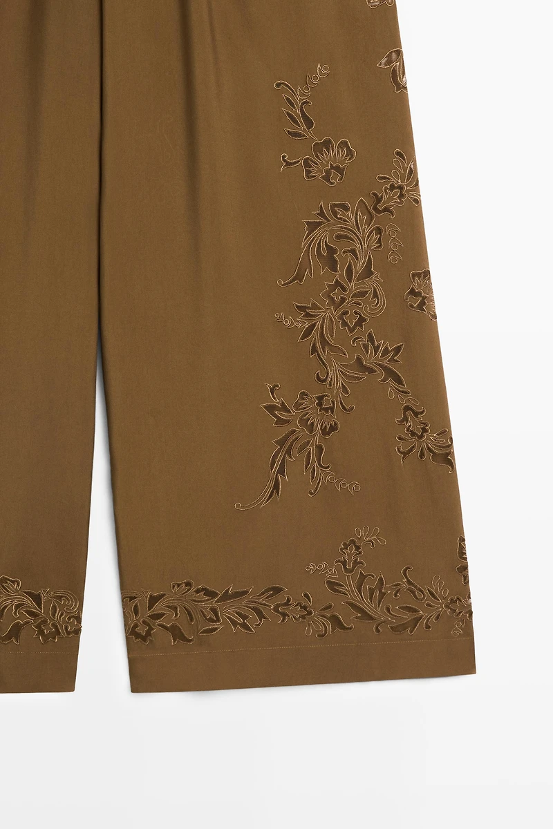 Pantalon large fluide brodé