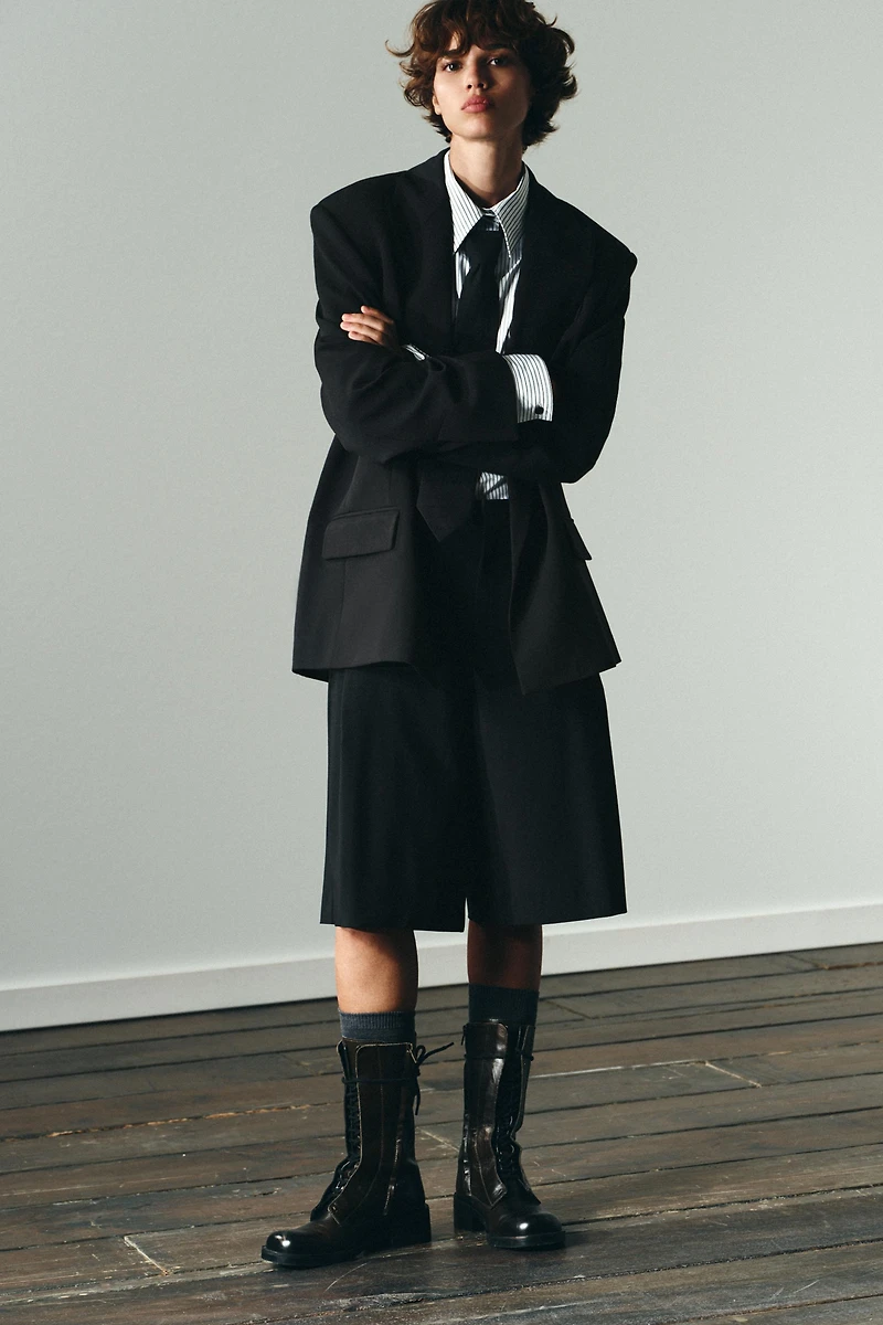 PLEATED LONG SHORTS