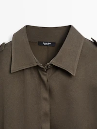 Flowing shirt with waist detail