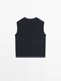 Knit vest with pocket details