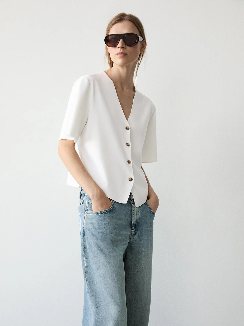 Short sleeve cardigan with button details
