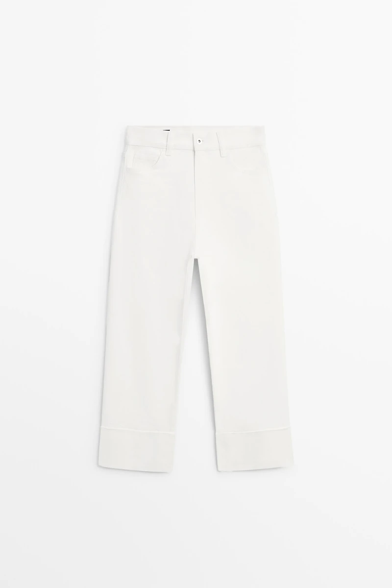 Mid-waist capris with turn-up hems