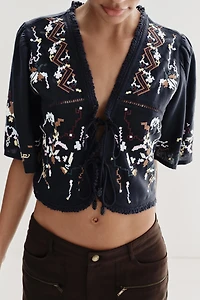 EMBROIDERED FLORAL CROPPED TOP