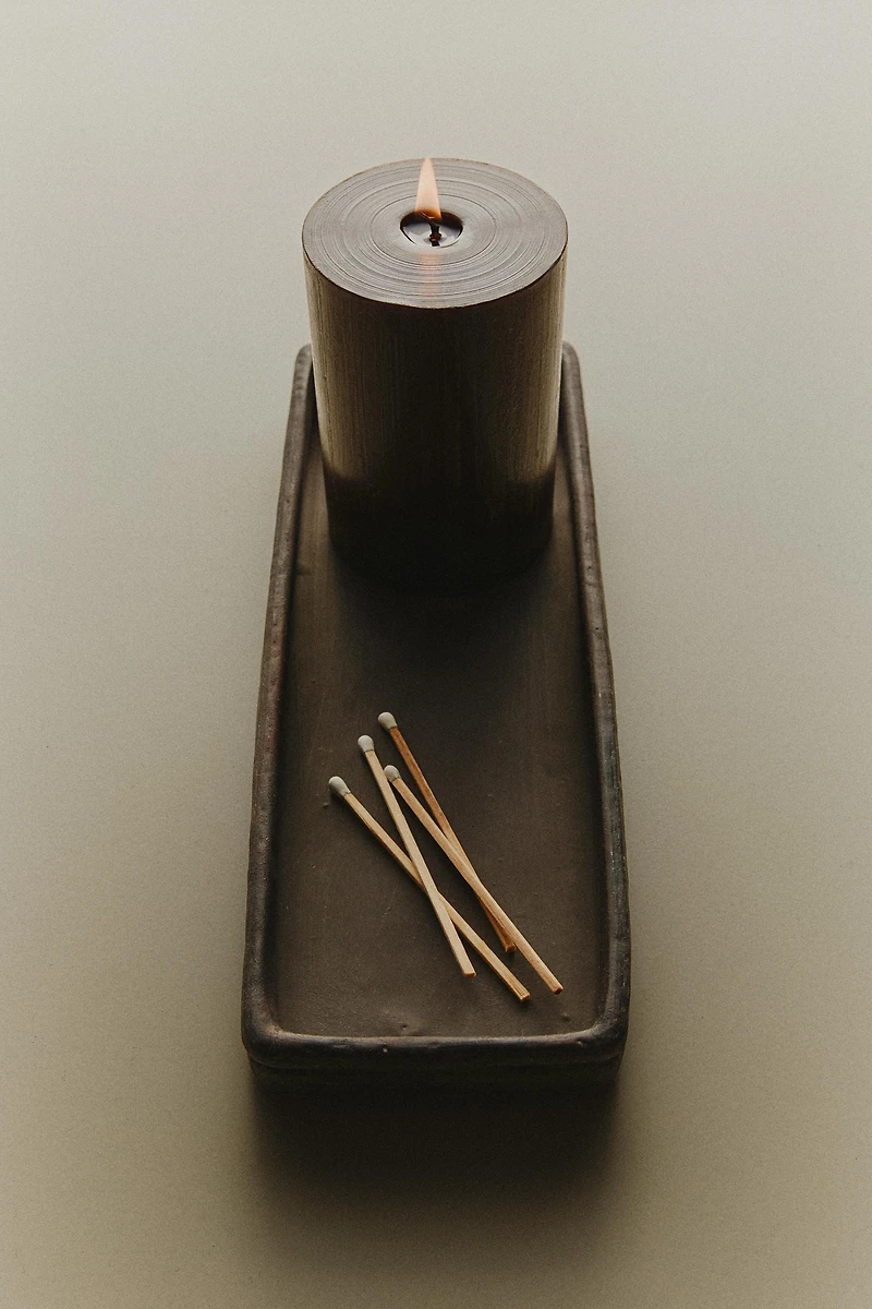 CERAMIC TRAY WITH RECTANGULAR EDGES