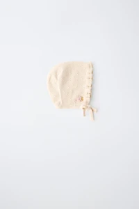 EMBROIDERED FLOWER KNIT BONNET