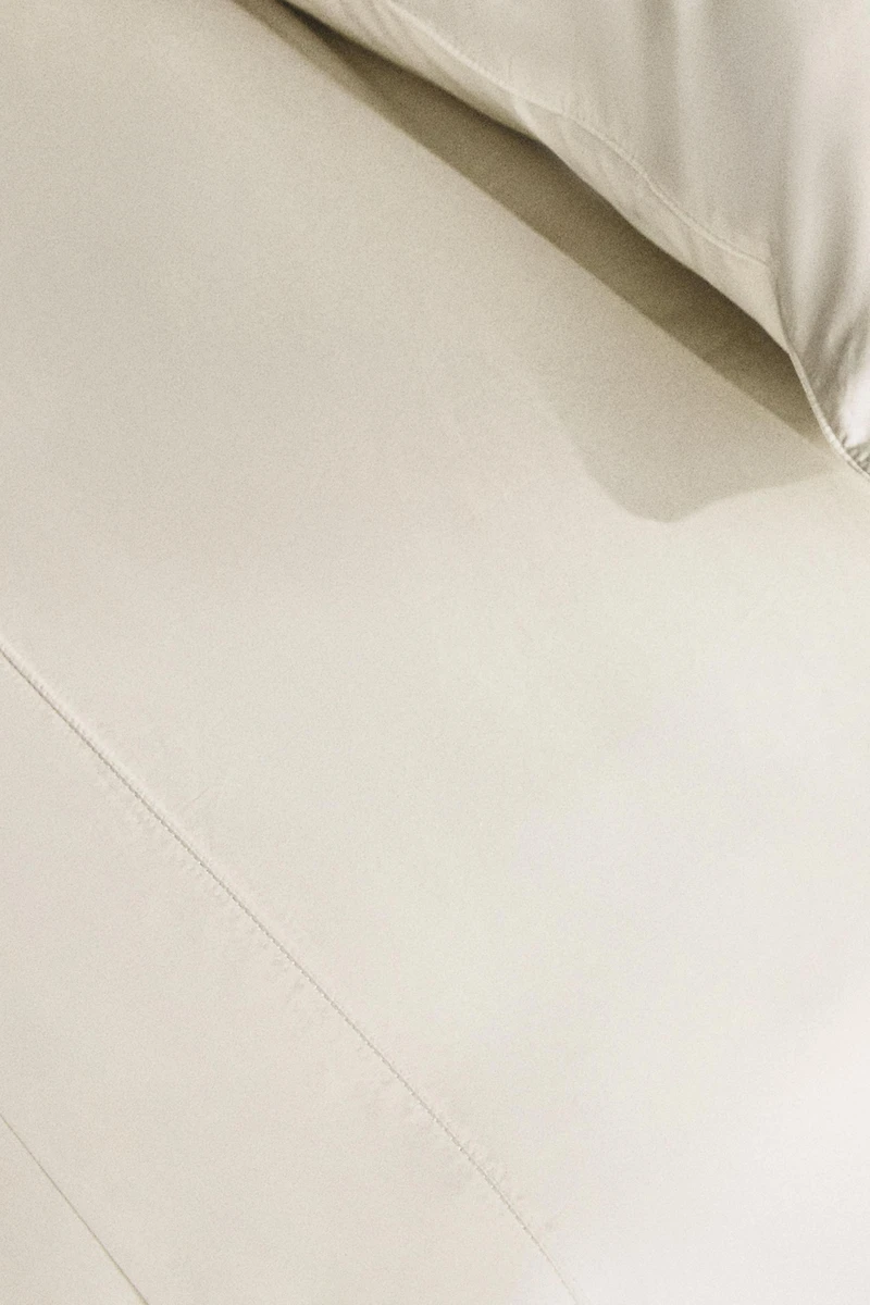 PERCALE FLAT SHEET WITH PIPING (800 THREAD COUNT)