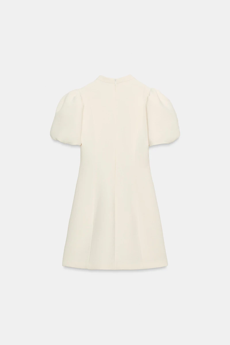 ROBE COURTE À MANCHES BOUFFANTES