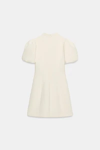 ROBE COURTE À MANCHES BOUFFANTES