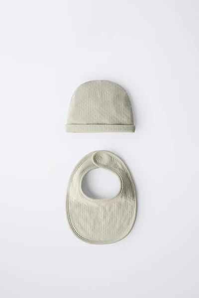 HAT AND BIB PACK WITH TEXTURED WEAVE