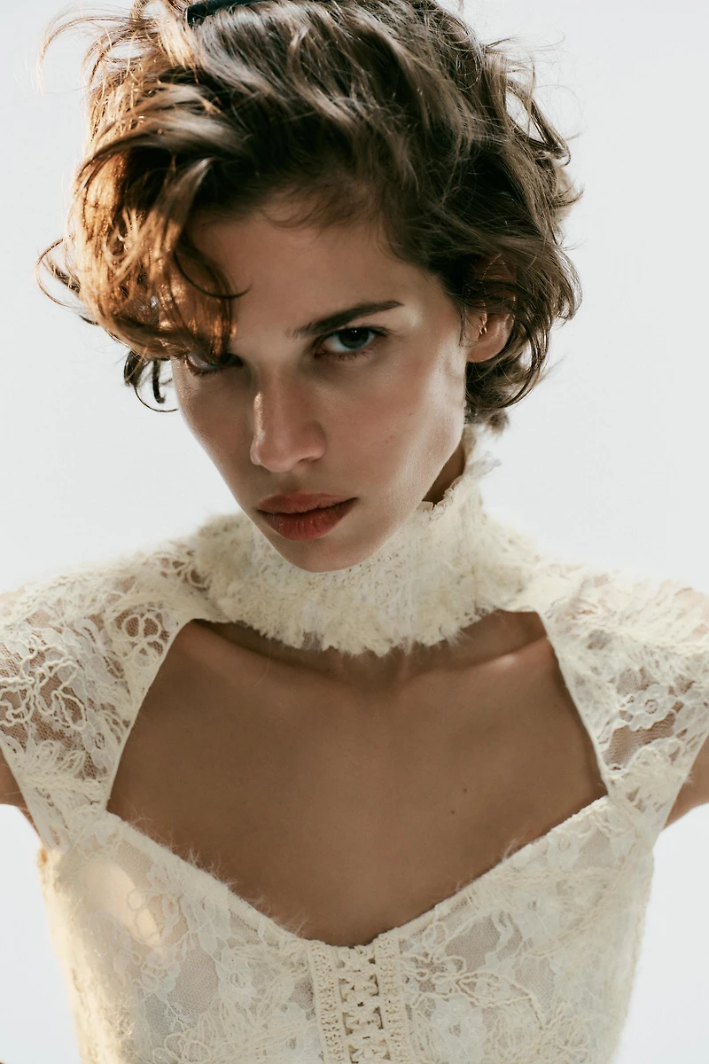 ROMANTIC HIGH-NECK CORSET