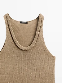 Crop top with neck detail