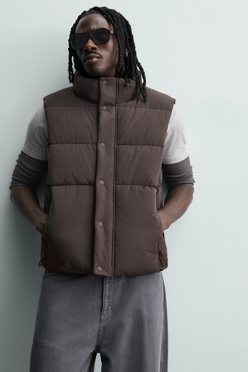 GILET SANS MANCHES MATELASSÉ COUPE COURTE