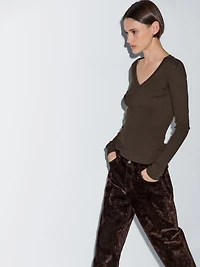 Ribbed V-neck T-shirt with long sleeves