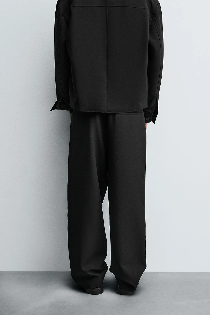 RELAXED FIT PLEATED PANTS