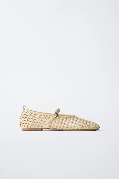 CUT-OUT BALLET FLATS