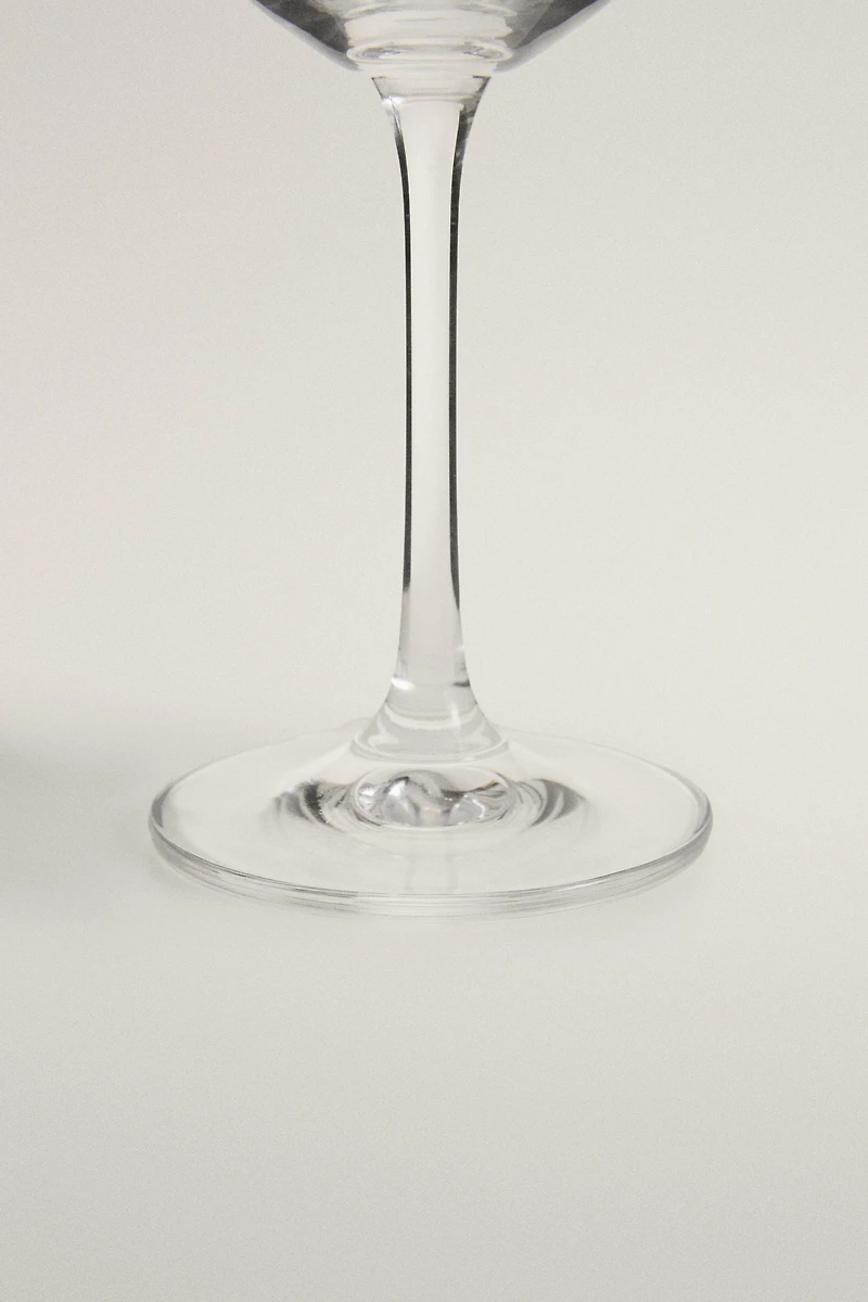 RAISED CRYSTALLINE WINE GLASS
