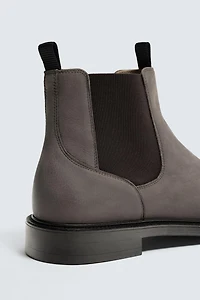 LEATHER CHELSEA BOOTS