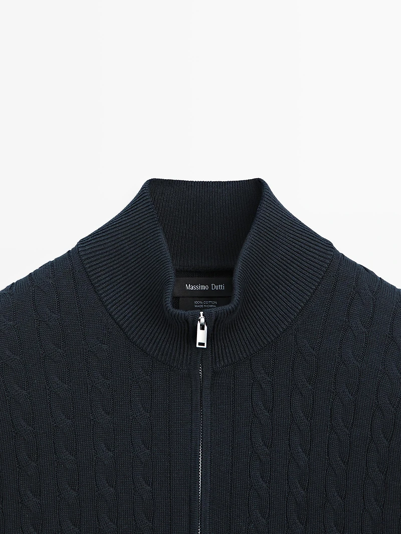 Pull en maille col montant zippé
