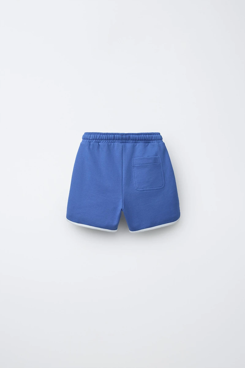 SHORT DE JOGGING À LISERÉS