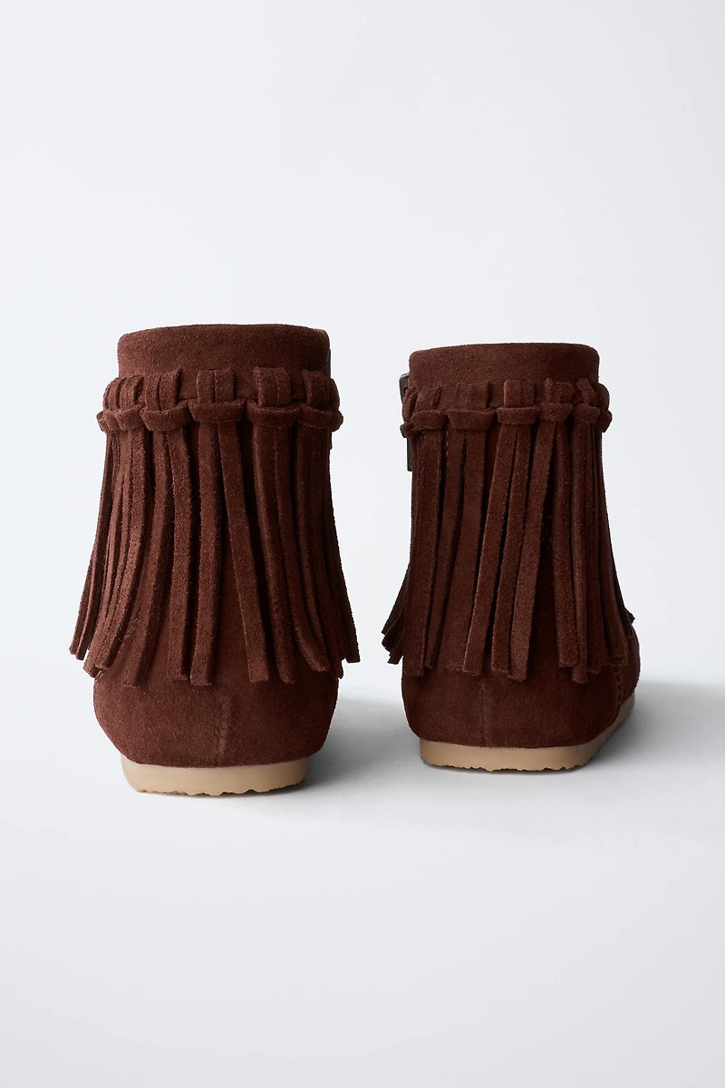 EMBROIDERED LEATHER BOOTS