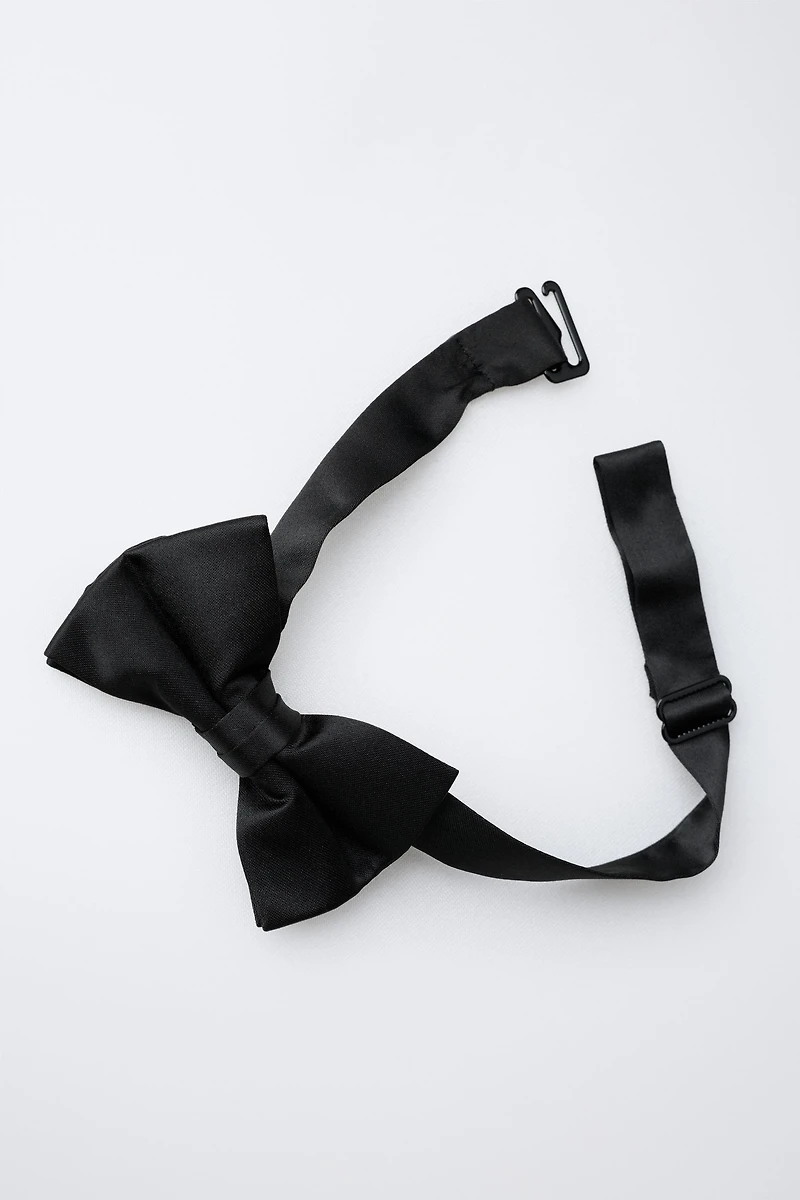 DETACHABLE SATIN BOW TIE SHIRT