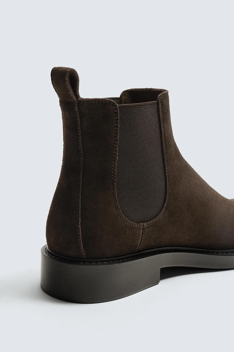 LEATHER CHELSEA BOOTS