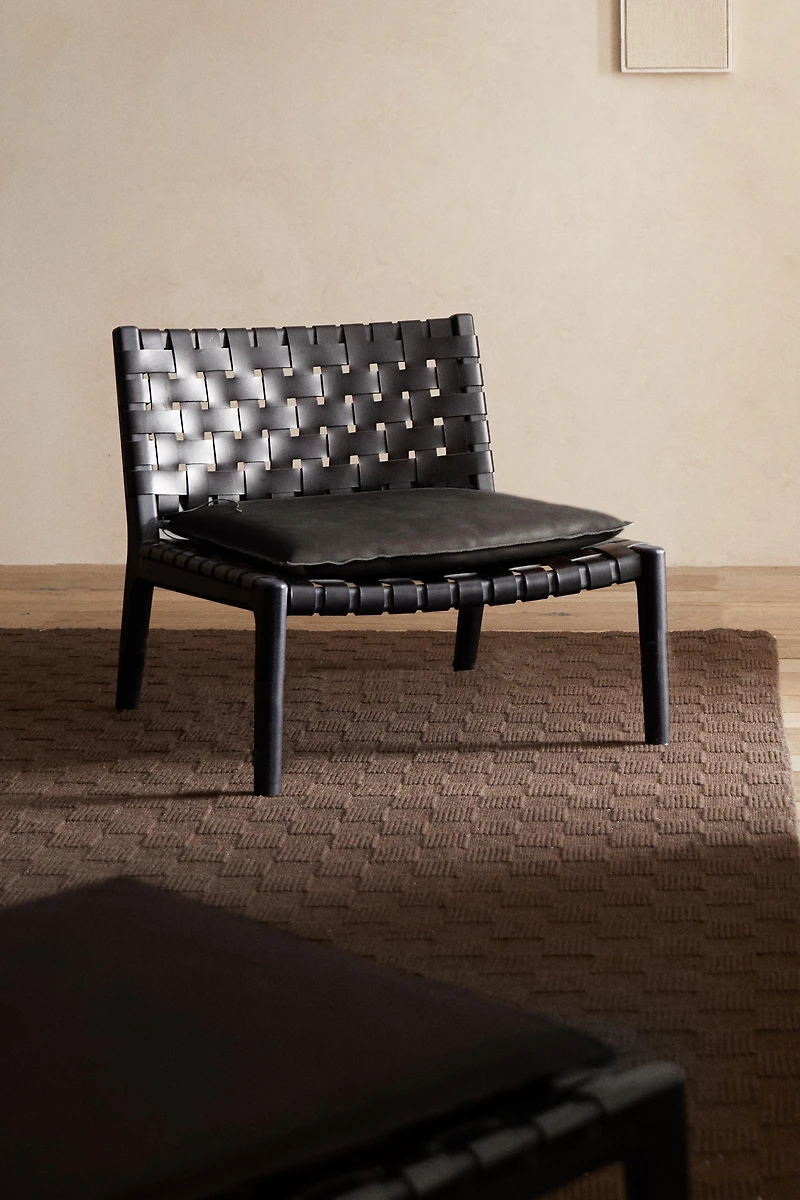 LOUNGE CHAIR 01