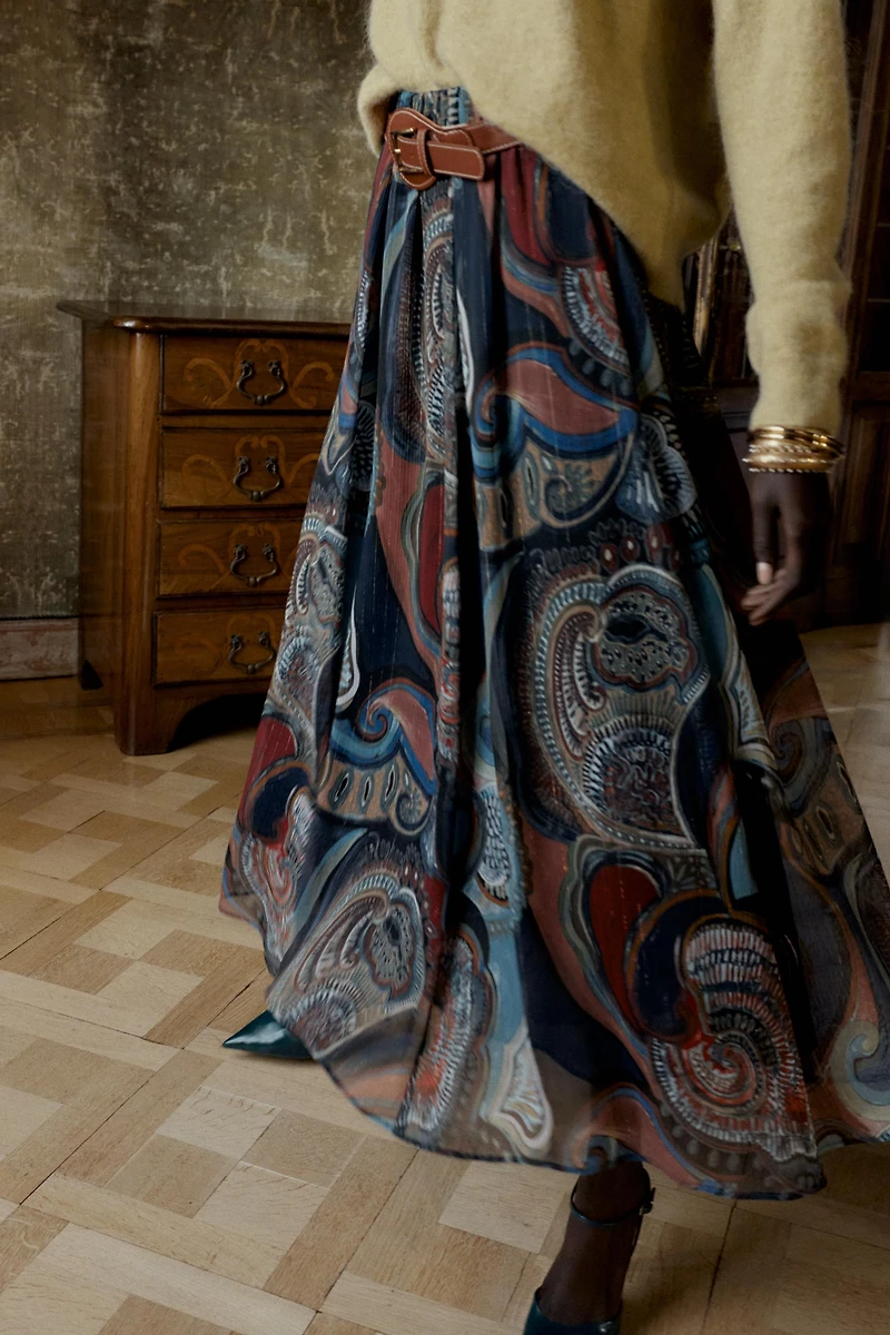 JUPE MI-LONGUE IMPRIMÉE AVEC FIL MÉTALLISÉ ET CEINTURE