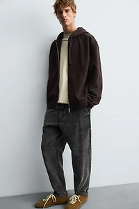 PANTALON CARROT FIT EN VELOURS CÔTELÉ