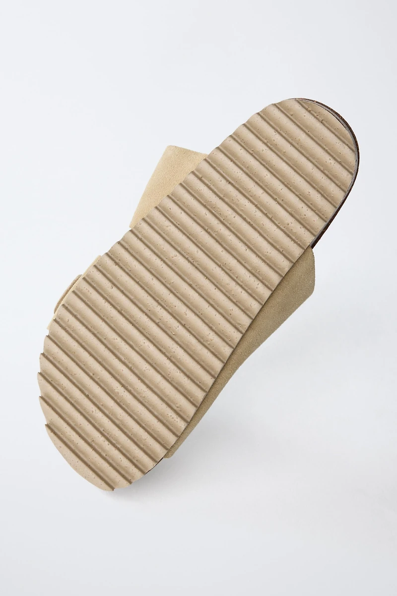 LEATHER BUCKLE SANDALS
