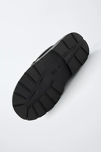 CHAUSSURES À BORD LARGE AVEC LISERÉ