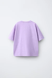T-SHIRT À INSCRIPTION EN RELIEF