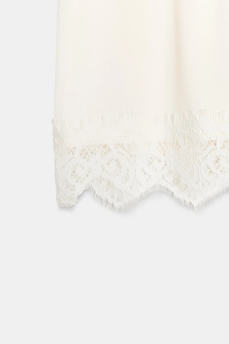 SHORT SATINÉ EN DENTELLE