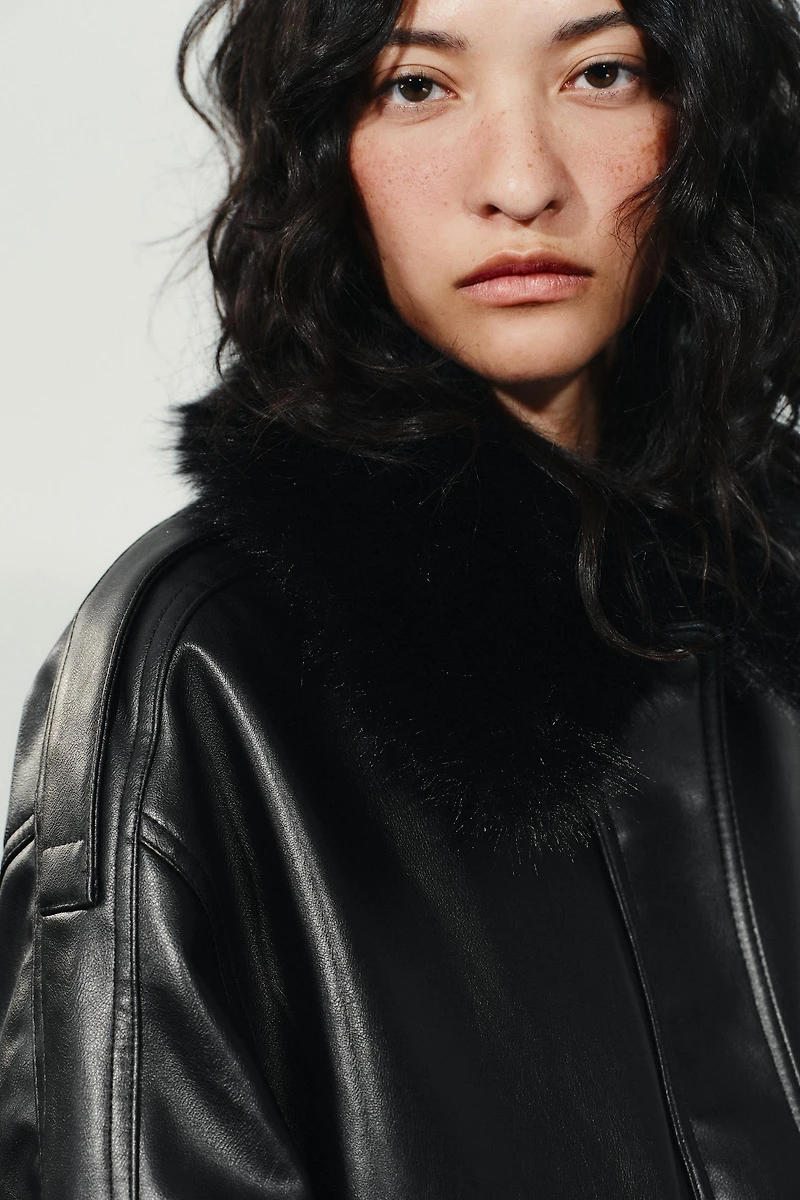 DETACHABLE FAUX FUR COLLAR JACKET