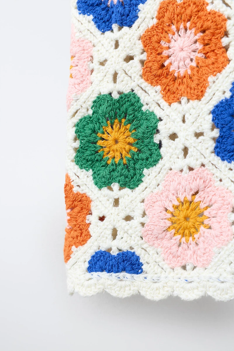 TOP EN MAILLE CROCHET À FLEURS